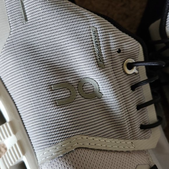 ON Running Cloud 5 Waterproof Shoes Glacier/White Womens 10.5 EUC - Picture 9 of 16